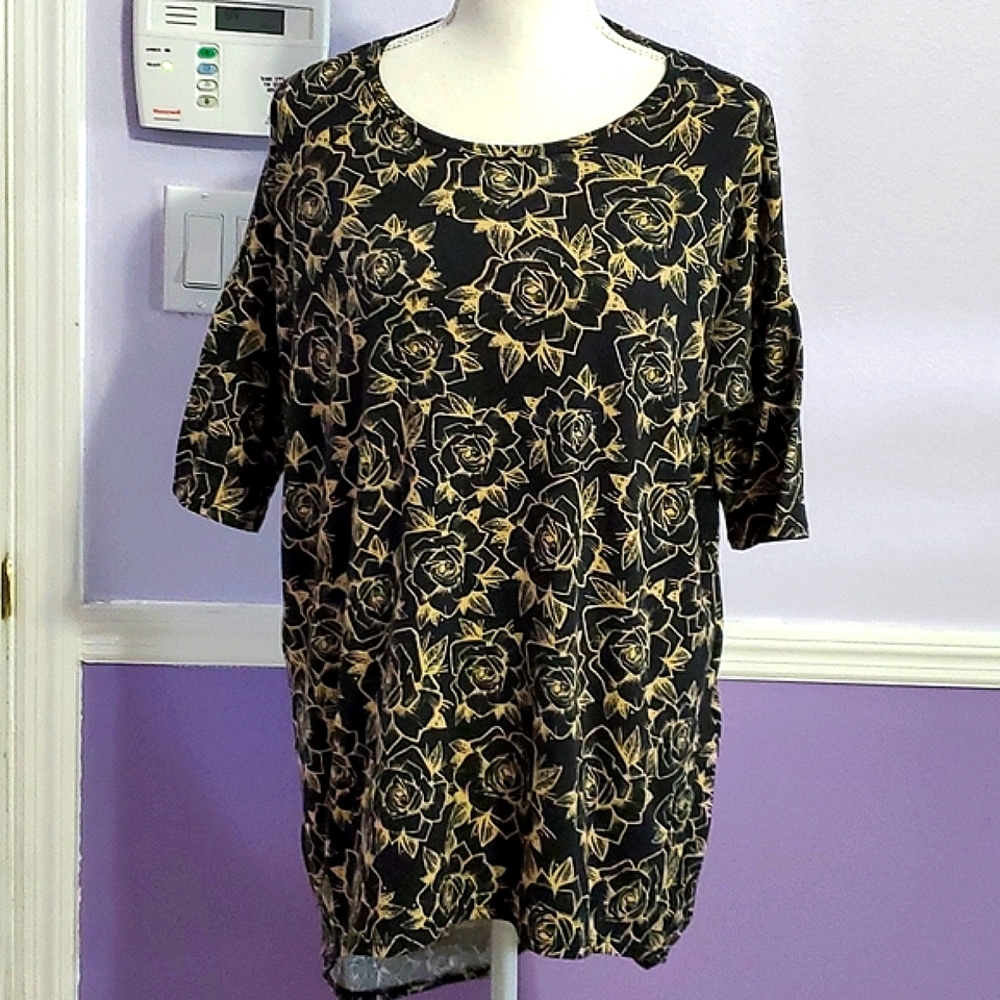 LuLaRoe Black Roses Oversized Slouchy Lagenlook High Low Hem Tunic Top S